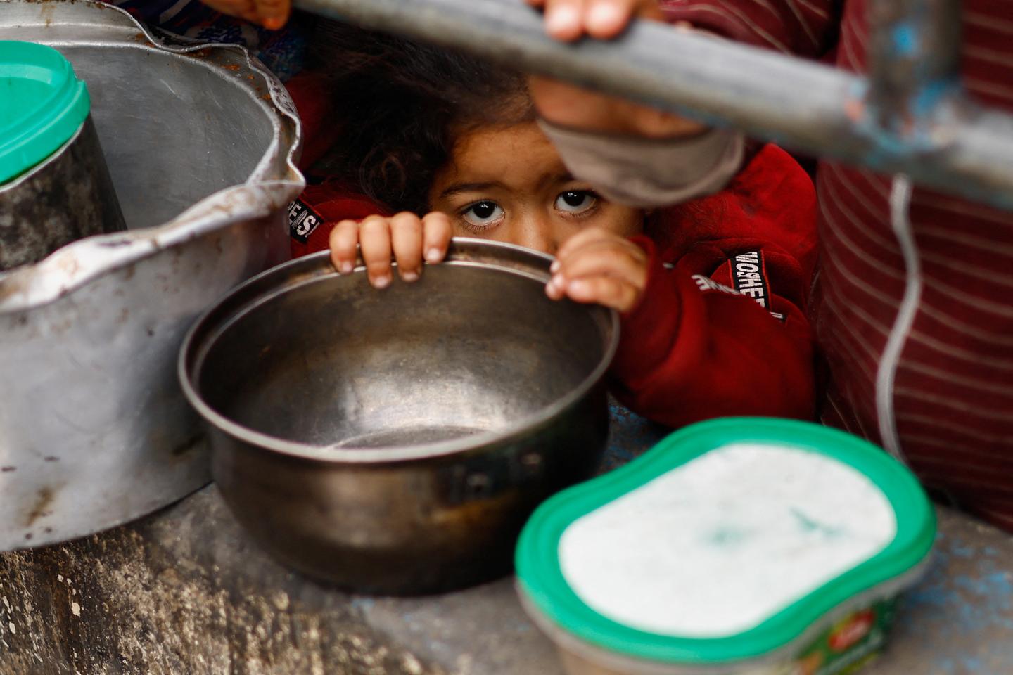 Video. Lacking water, food and electricity, Gazans exiled in Rafah recount their daily lives