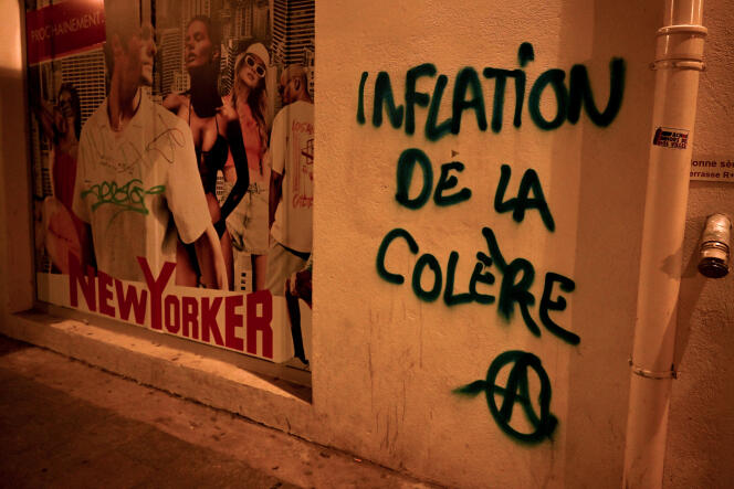 Una etiqueta en las calles de Marsella durante una manifestación contra el gobierno, el 16 de marzo de 2023.