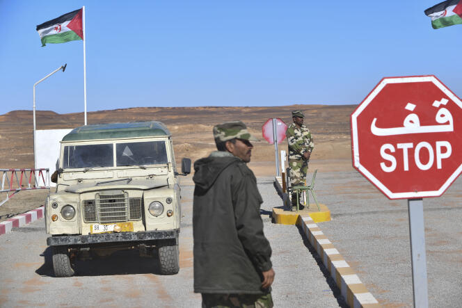 Un poste de contrôle des forces de sécurité sahraouies près du camp de réfugiés de Dakhla, à quelque 170 km au sud-est de la ville algérienne de Tindouf, en janvier 2023.