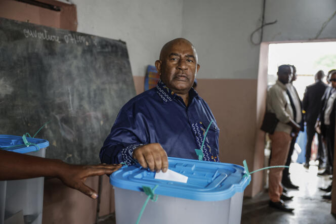 El presidente de las Comoras, Azali Assoumani, votó en las elecciones del 14 de enero en Moroni.
