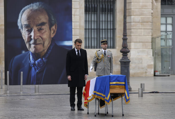 Emmanuel Macron Le président de la République, Emmanuel Macron, au cours de l’hommage national rendu à Robert Badinter, place Vendôme à Paris, le 14 février 2024.