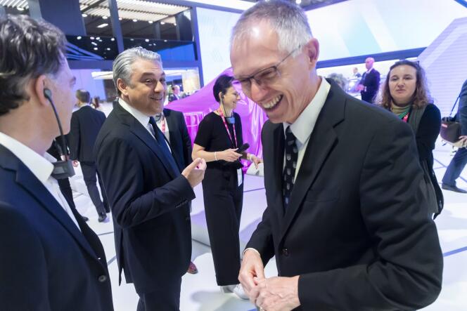 Renault General Director, Luca Di Meo and Stallantis, Carlos Tavares at the World Auto Show in Paris on October 17, 2022. 
