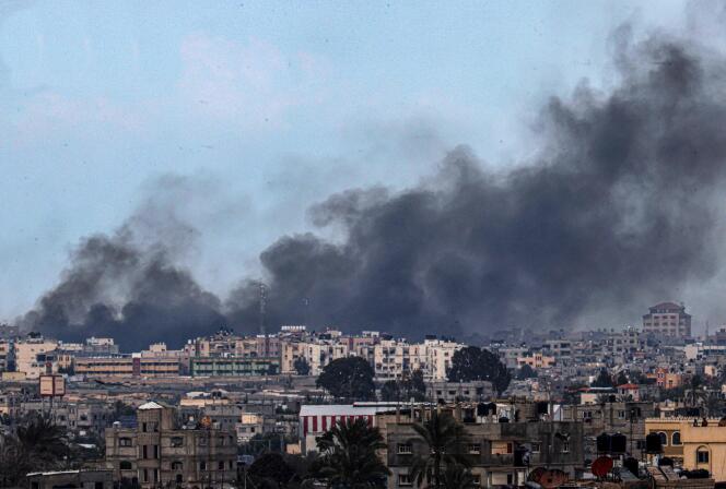 Après un bombardement israélien sur Khan Younès, dans le sud de la bande de Gaza, le 15 février 2024.