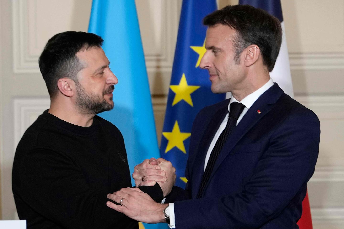 Zelensky signs security pact with France