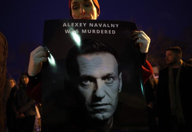 Durante una vigilia en homenaje a Alexei Navalny, frente a la embajada rusa en Washington, el 16 de febrero de 2024.