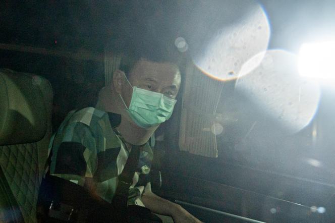 Ο Thaksin Shinawatra φεύγει από το αστυνομικό νοσοκομείο μετά την απελευθέρωση, στη Μπανγκόκ, 18 Φεβρουαρίου 2024.