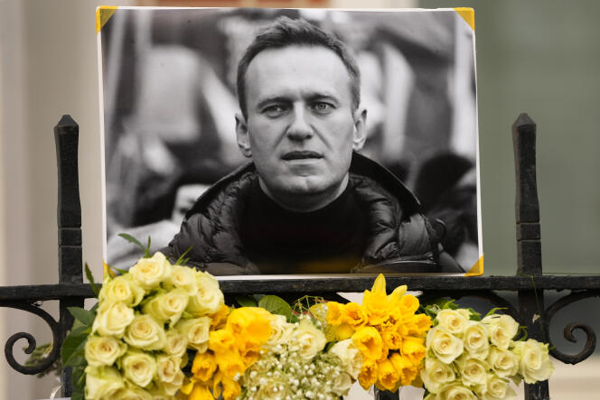 Durante una manifestación en homenaje a Alexeï Navalny, frente a la embajada rusa en Londres, el 18 de febrero de 2024.