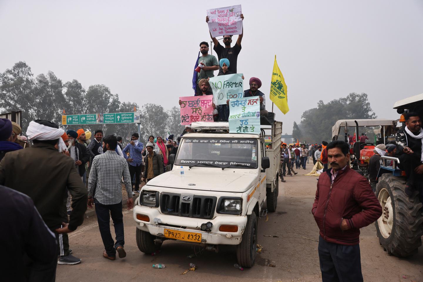 Indian farmers to take food price protest to New Delhi