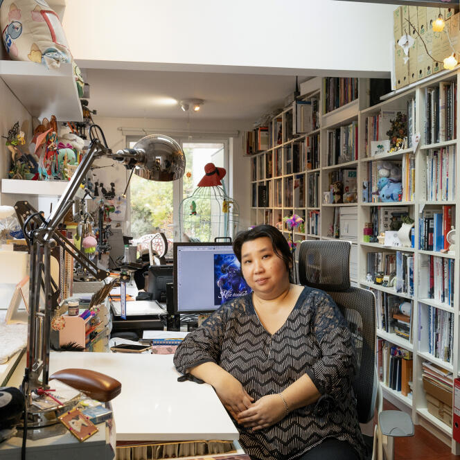 Patricia Lyfoung, autrice de bande dessinée et créatrice de la série « La Rose écarlate », chez elle, le 20 novembre 2023.