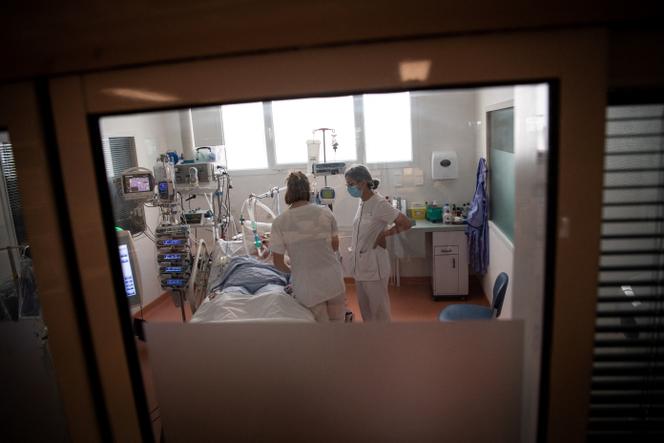 Dans l’unité de soins intensifs de l’hôpital privé Elsan - Clinique Oceane à Vannes, en avril 2021. 