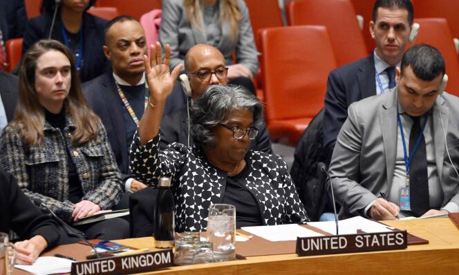 La embajadora de Estados Unidos ante las Naciones Unidas, Linda Thomas-Greenfield, veta la cuestión durante una reunión del Consejo de Seguridad de la ONU sobre la guerra entre Israel y Hamás, en la sede de la ONU en Nueva York, el 20 de febrero de 2024. 