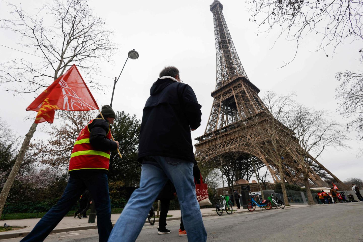 Eiffel Tower closed for third day due to strike
