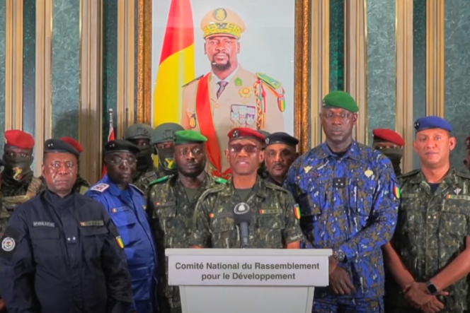 Capture d’écran de l’annonce de dissolution du gouvernement par le Comité national du rassemblement pour le développement (CNRD), à Conakry, le 19 février 2024.