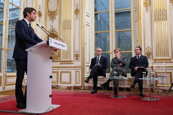 Le premier ministre, Gabriel Attal, au cours de la conférence de presse à Matignon mercredi 21 février, accompagné des ministres Bruno Le Maire (économie), Marc Fesneau (agriculture) et Christophe Béchu (transition écologique).