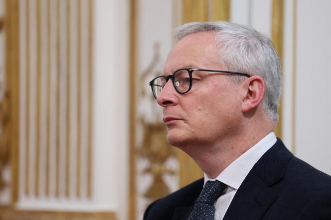 Le ministre de l’économie, Bruno Le Maire, lors d’une conférence de presse pour répondre aux agriculteurs qui protestent contre le montant des salaires, les impôts et la réglementation, à l’hôtel de Matignon, à Paris, mercredi 21 février.