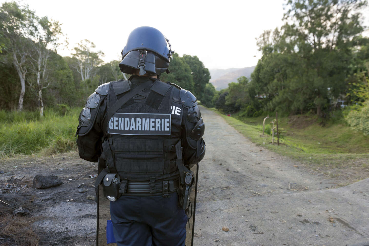 En Nouvelle-Calédonie, cinq gendarmes blessés dans des heurts en marge de la visite de Gérald Darmanin