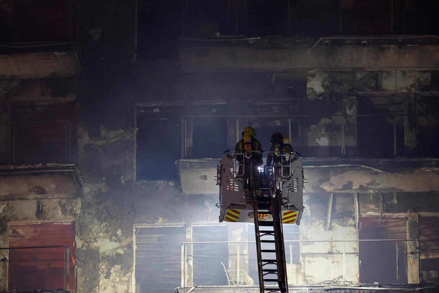 Spain: Valencia apartment block fire kills at least four people