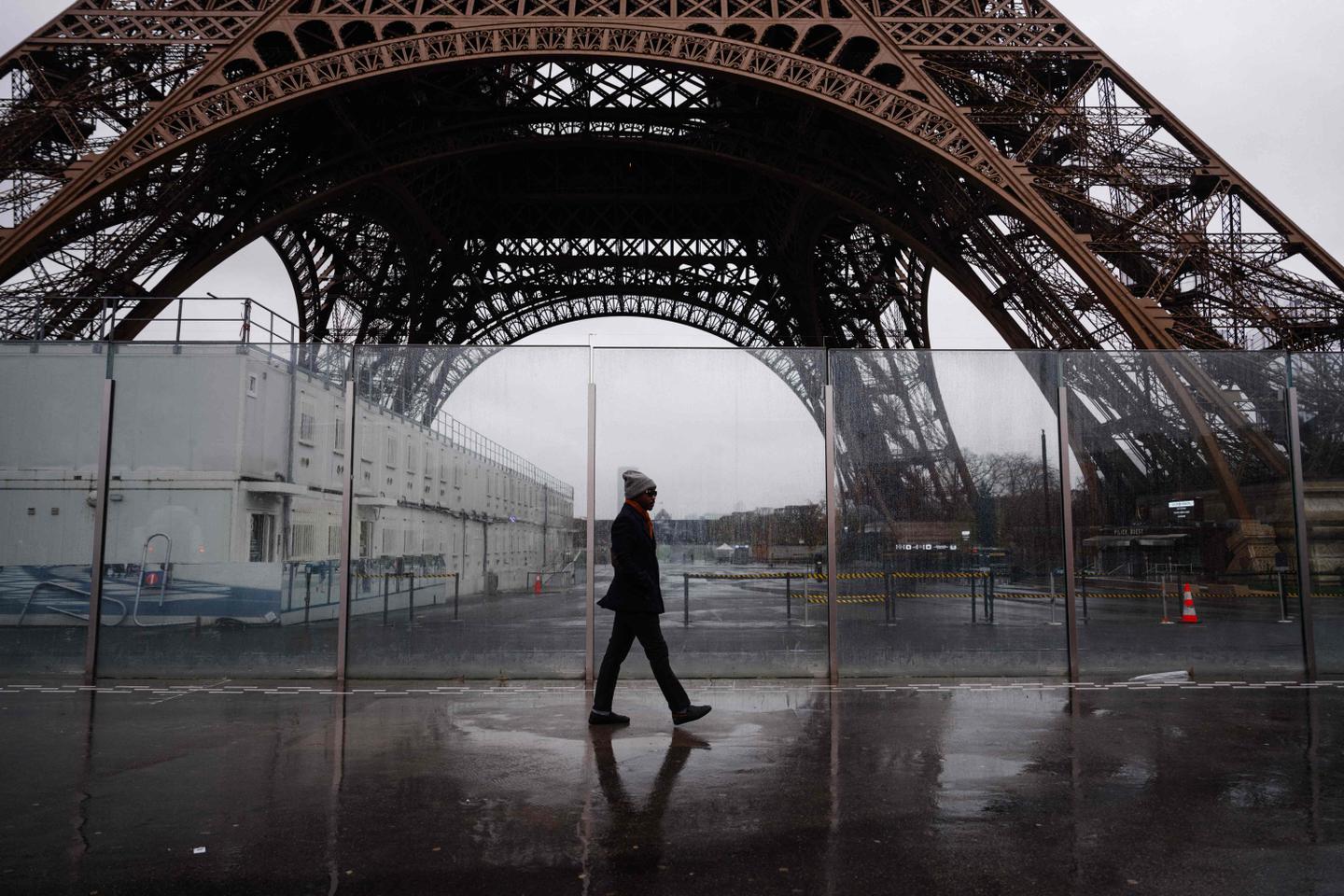 Eiffel Tower to remain closed Saturday morning, unions say