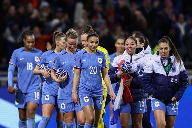 La selección francesa de fútbol femenino celebra su victoria contra Alemania (2-1), en las semifinales de la Liga de las Naciones, el 23 de febrero de 2024, en Décines-Charpieu (Ródano).