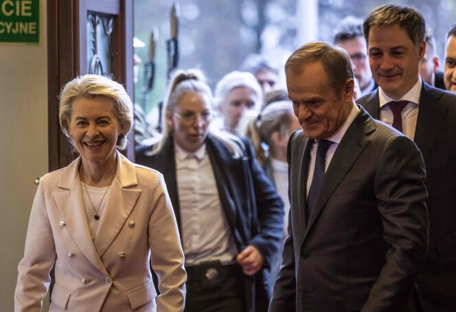 Premier Polski Donald Tusk z przewodniczącą Komisji Europejskiej Ursulą van der Leyen i premierem Belgii Alexandre de Groove w Warszawie, 23 lutego 2024 r. 