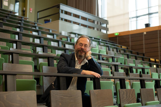 Jean-Michel Courty, professeur de physique, dans un amphithéâtre du campus Pierre-et-Marie-Curie, Sorbonne Université, à Paris, le 22 février 2024.