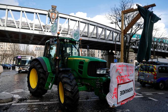 A la station Sèvres-Lecourbe, à Paris, le 23 février 2024.