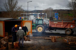 Sur un barrage d’agriculteurs à Saint-Loup sur l’A62, dans le cadre d’un mouvement de colère européen, en février 2024.