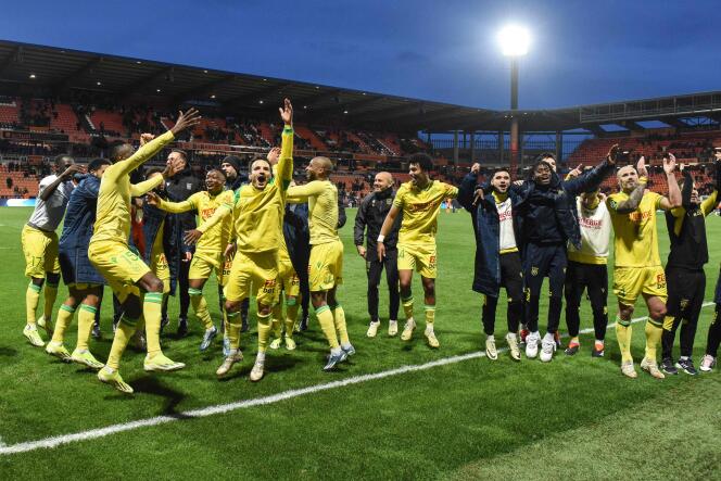 Los jugadores del Nantes celebran su victoria (1-0) tras su partido contra el FC Lorient, en el estadio Moustoir, el 24 de febrero de 2024.