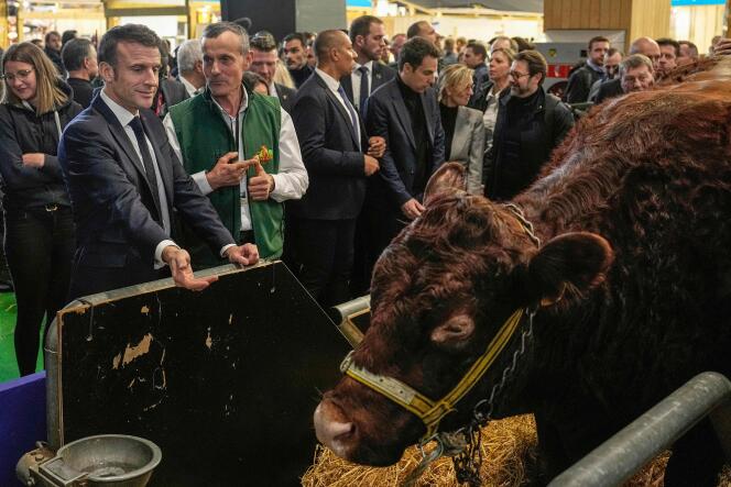 Le président français, Emmanuel Macron, lors de l’ouverture du 60ᵉ Salon international de l’agriculture, au Parc des expositions de la porte de Versailles, à Paris, le 24 février 2024.