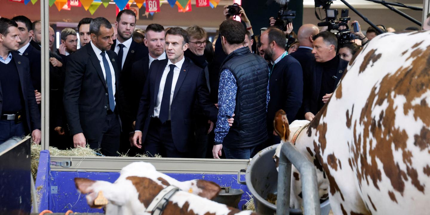 Tras una inauguración bajo abucheos, Emmanuel Macron continúa su visita bajo silbidos