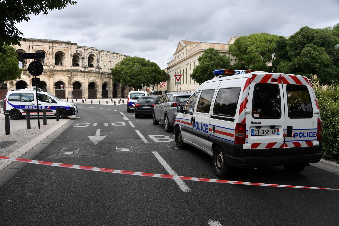 A nîmes, trois personnes mises en examen pour assassinat après la mort d’un homme près d’un point de vente de drogue, en présence de son fils