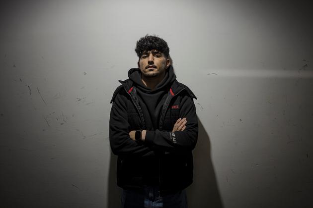 Harun Mohammadi, 24χρονος Αφγανός πρόσφυγας, στο Crotone, Ιταλία, 25 Φεβρουαρίου 2024.