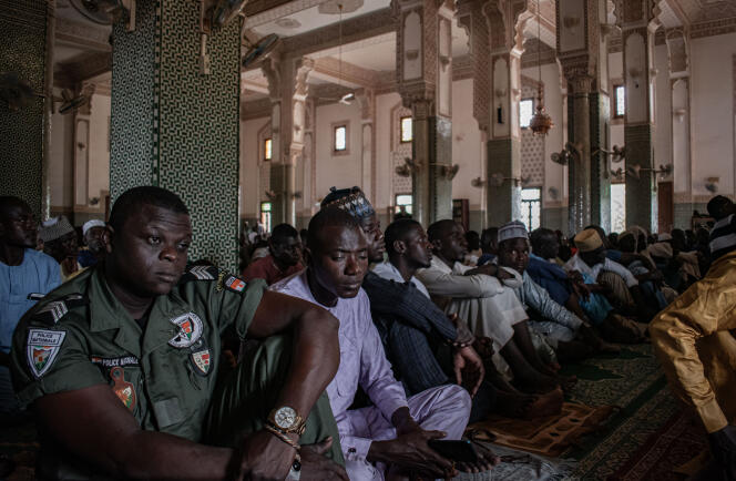 Dans la grande mosquée de Niamey, lors d’un prêche de l’imam Cheikh Djibril Soumaila Karanta, président de l’Association islamique du Niger, le 15 septembre 2023.