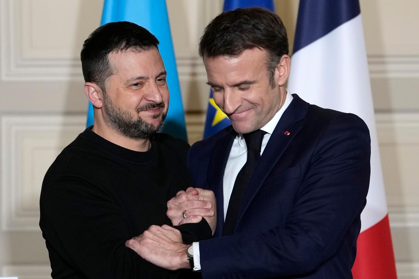 「エマニュエル・マクロン氏は、ウクライナ戦争を背景に、大統領としての、そしてヨーロッパでの資質を試されている。」