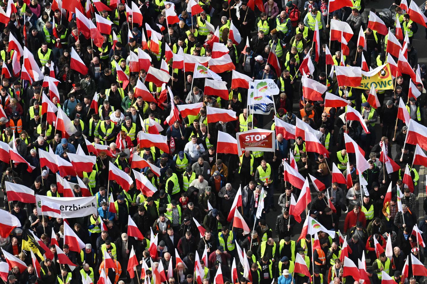 Thousands of Polish farmers march against EU climate measures and Ukrainian imports