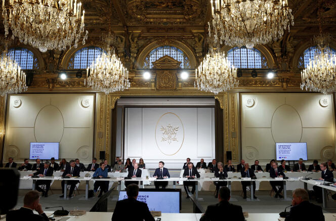 Emmanuel Macron lors de la conférence de soutien à l’Ukraine avec des dirigeants européens, à l’Elysée, à Paris, le 26 février 2024. 