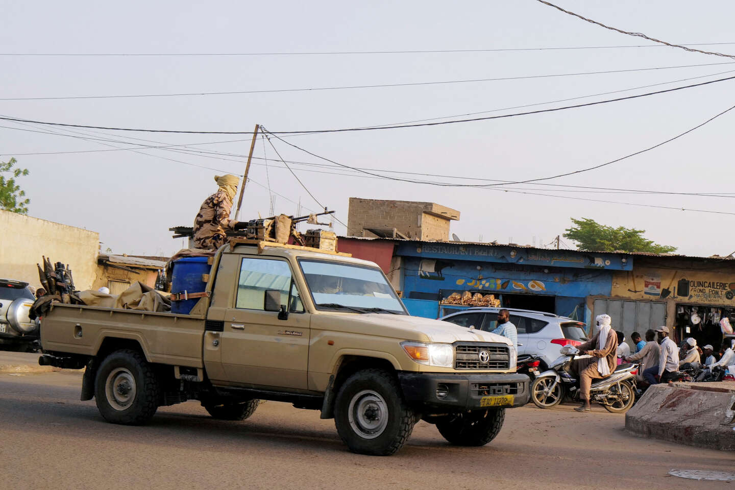 Au Tchad, des tirs dans N’Djamena et un opposant traqué alors que se profile l’élection présidentielle