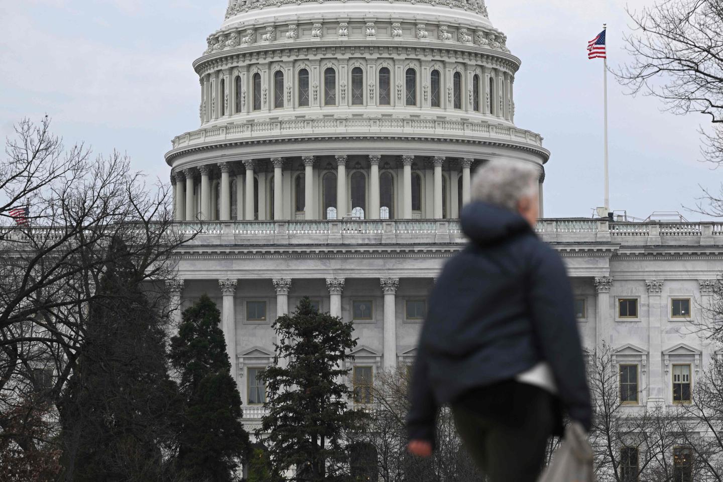 US lawmakers reach tentative deal, averting government shutdown