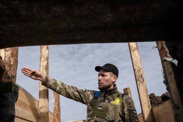 Andri, officier du génie militaire, dans une tranchée, à environ sept kilomètres des positions russes, dans la région de Donetsk (Ukraine), le 24 février 2024.