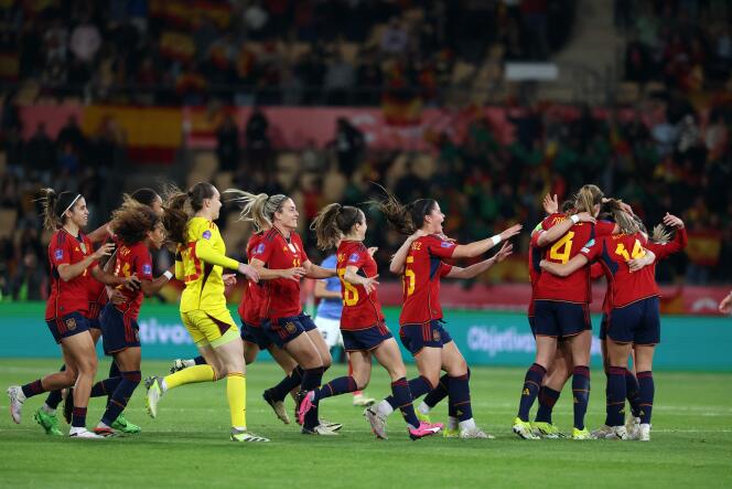 España, campeona del mundo, derrotó a Francia 2-0