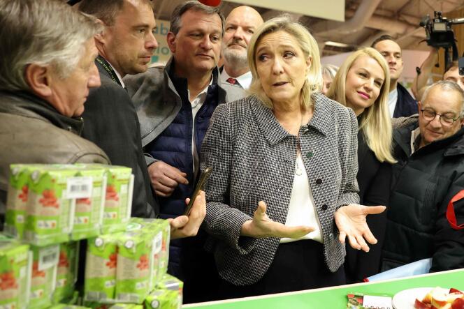 Marine Le Pen en el Salón Agrícola de París, miércoles 28 de febrero. 