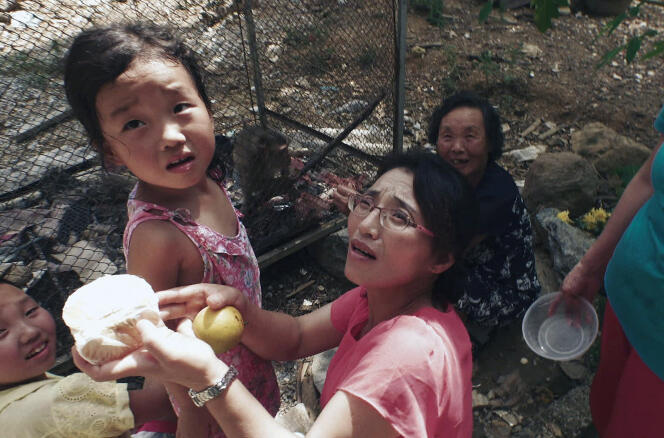 La famille Roh, lors de sa fuite, dans le documentaire « Corée du Nord, le prix de la liberté », de Madeleine Gavin.