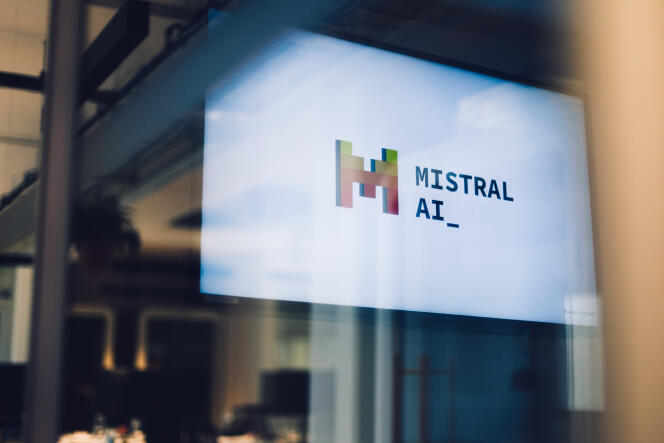 Dans les nouveaux bureaux de Mistral AI, start-up spécialisée dans le développement de l'intelligence artificielle, à Paris, le 20 fevrier 2024. 