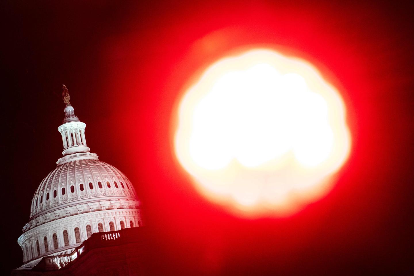 US Congress narrowly averts the risk of a budgetary shutdown