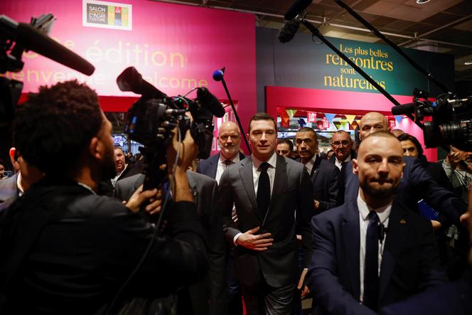 Jordan Bardella, président du Rassemblement national, en visite au Salon de l’agriculture, à Paris, le 25 février 2024.