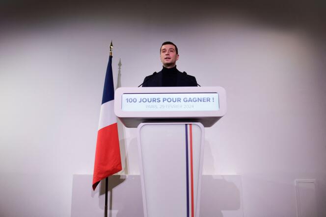 El presidente del Rally Nacional, Jordan Bardella, durante una rueda de prensa sobre las elecciones europeas de 2024, en París, el 29 de febrero de 2024.
