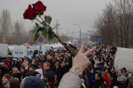 The supporters of the Russian opposition leader Alexei Navalny walk from the church to the cemetery in hope to bid him last tribute after only few people were allowed to the religious ceremony, in Moscow, March 1, 2024.