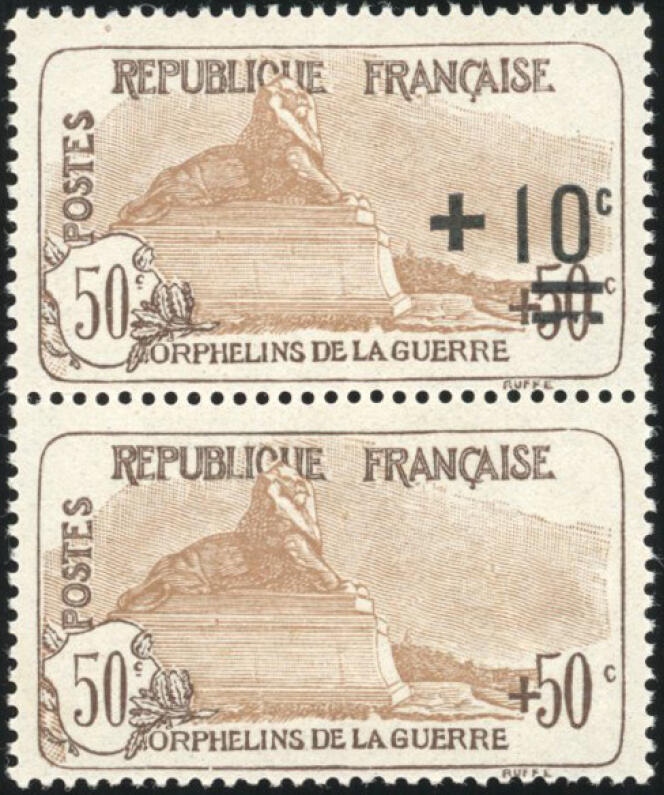 Paire du 50 centimes de la série des Orphelins, avec une variété de surcharge (« surcharge à sec ») attenant au timbre surchargé, 20 000 euros.