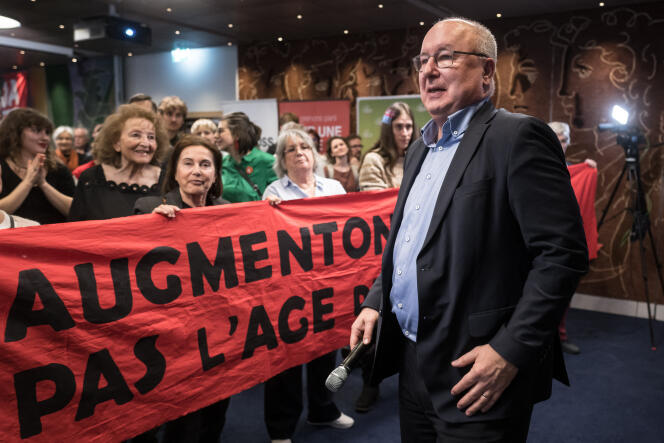 El consejero de Estado Pierre-Yves Maillard (Partido Socialista), tras la victoria del sí a la iniciativa popular “Vivir mejor durante la jubilación”, en Berna, Suiza, el 3 de marzo de 2024.