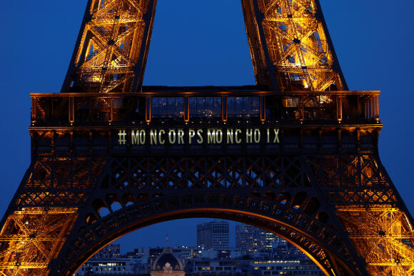 Sur la tour Eiffel, à Paris, à la suite de l’adoption du texte sur l’inscription de l’IVG dans la Constitution, le 4 mars 2024.